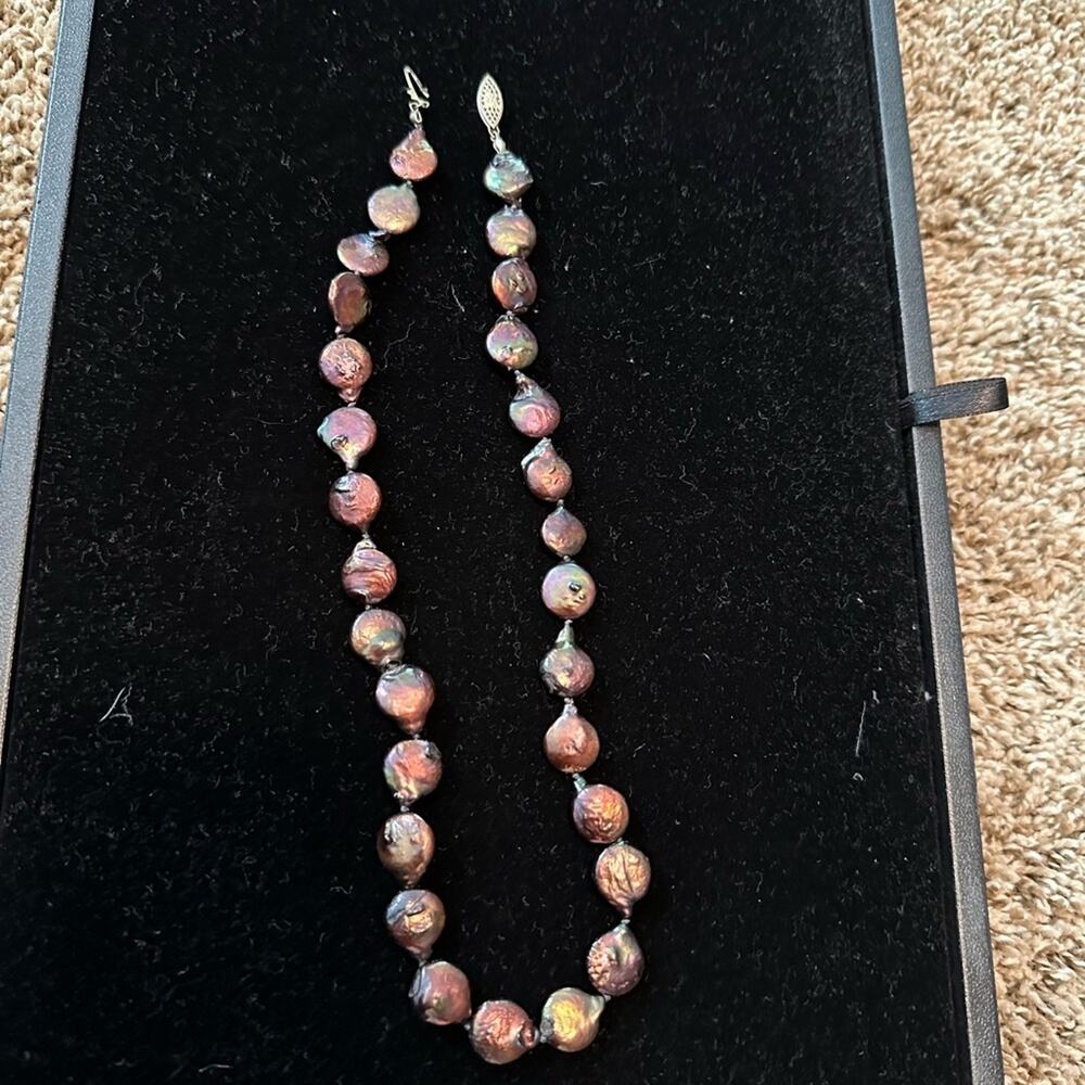 Purple shell like necklace - irradecent - Picture 2 of 7